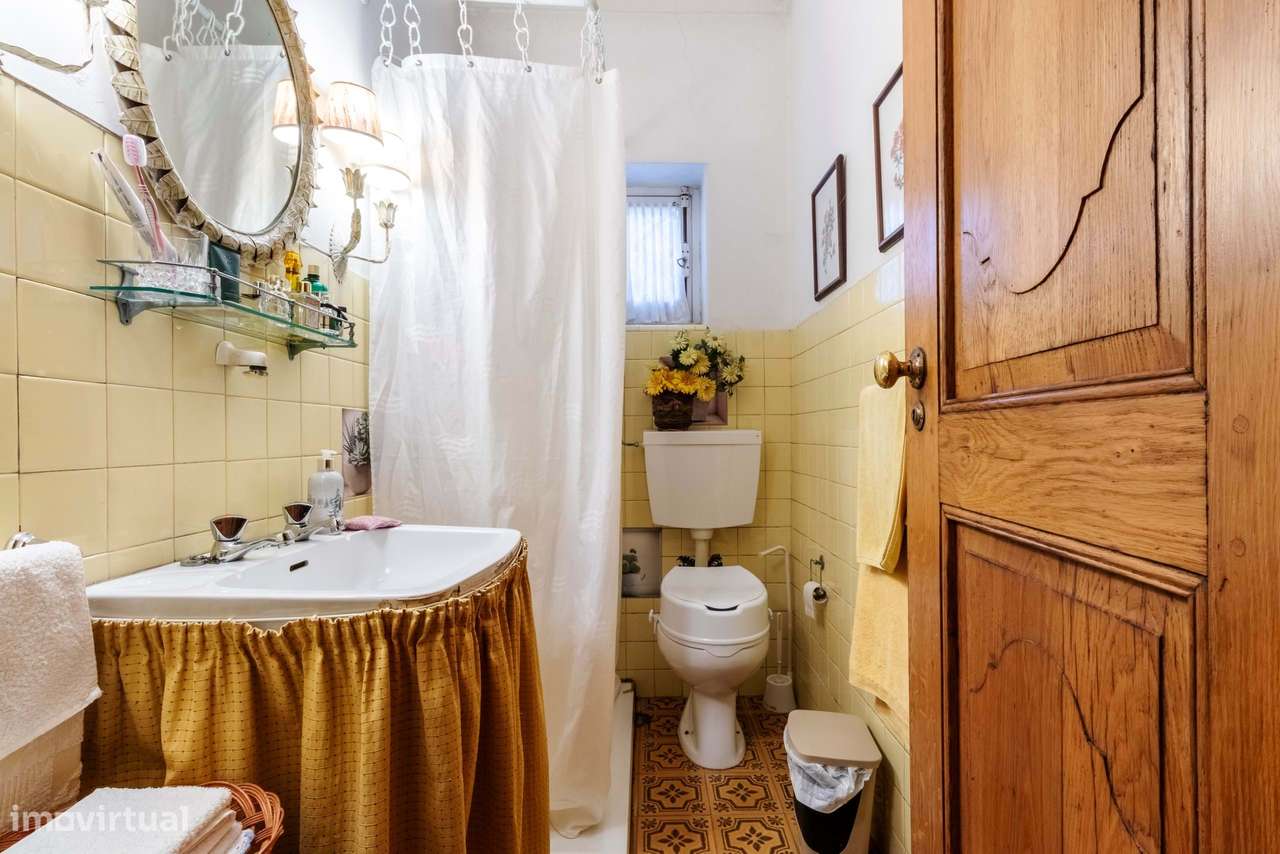 Moradia T6 c/ Terreno de 1600m2 c/ Piscina, Garagem e Anexos em Colare-52