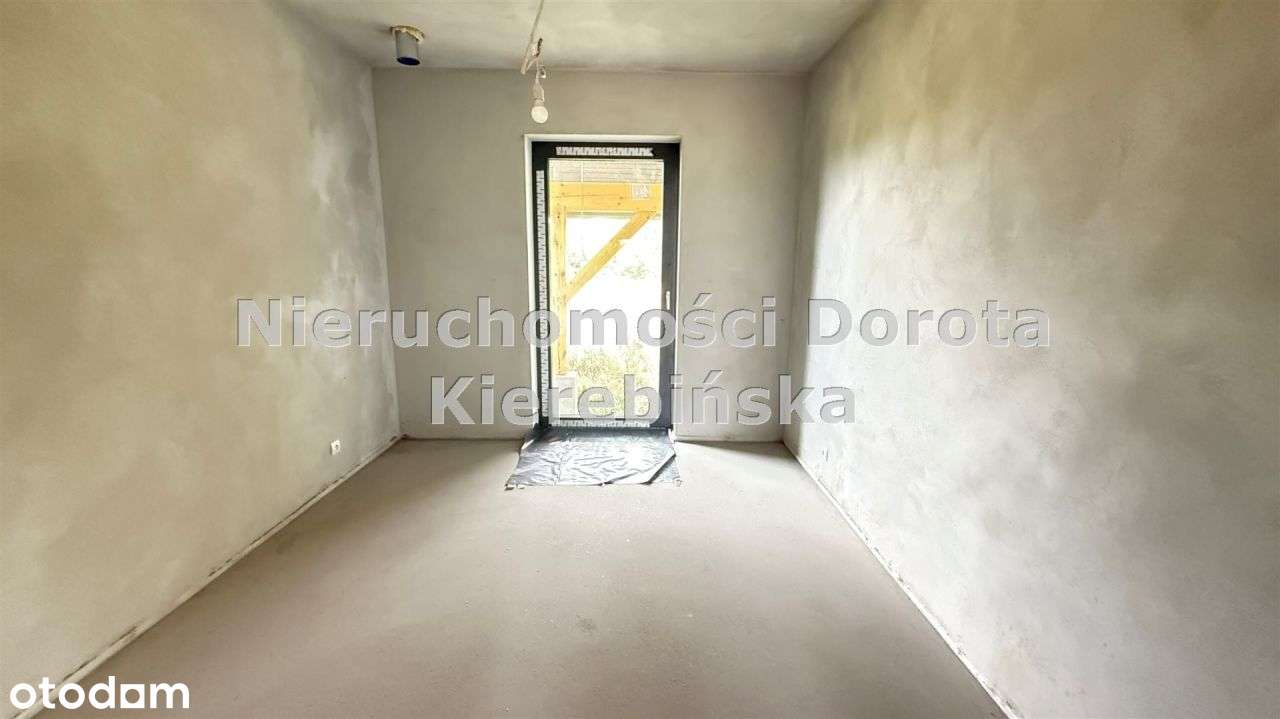 Dom w stanie deweloperskim na obrzeżach miasta.-5