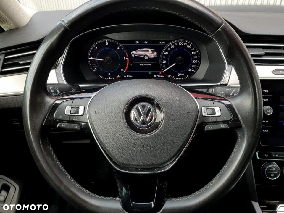 Volkswagen Passat - 12