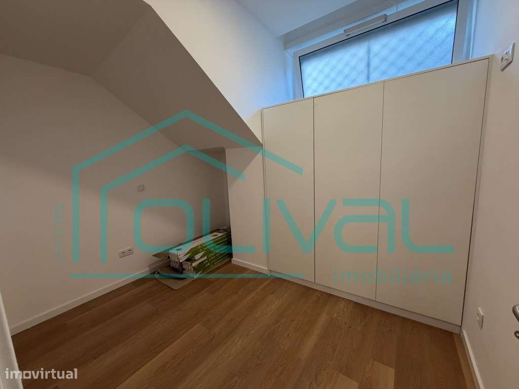 Loja destinada a comercio transformada habitação tipologia T3-10