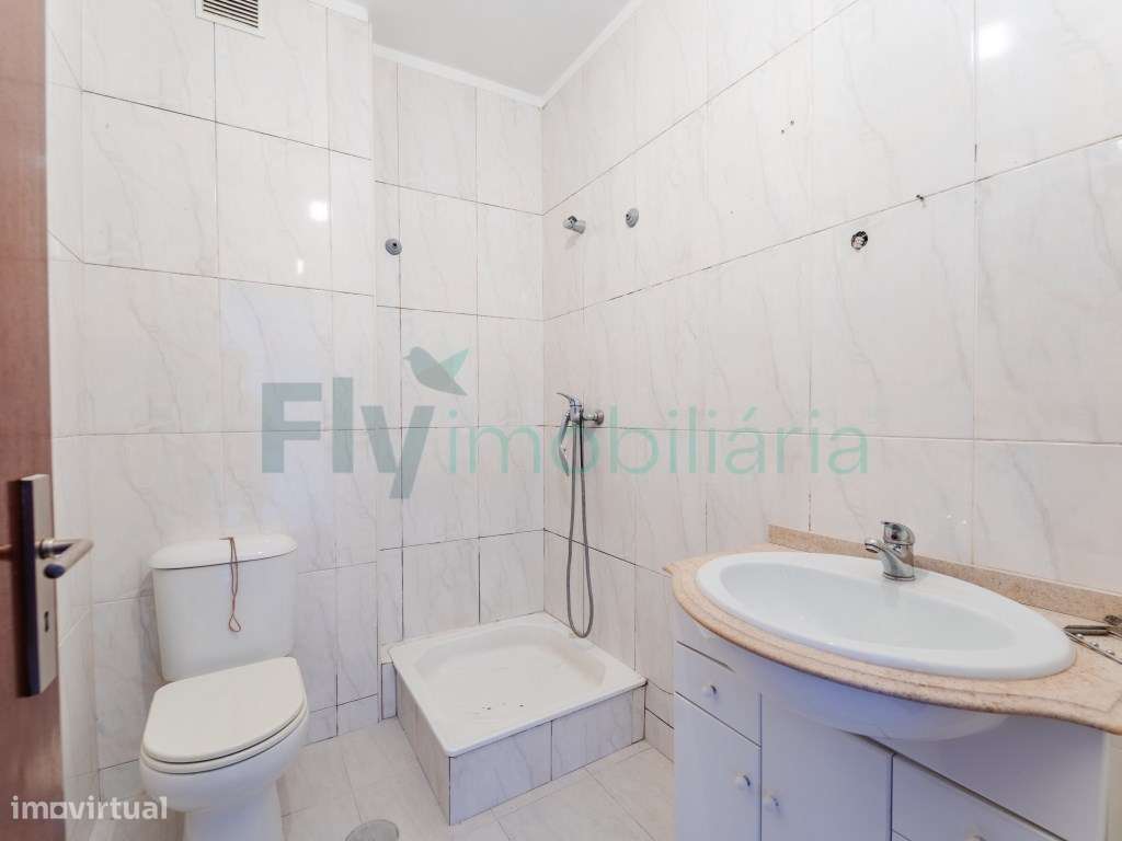 Excelente Apartamento T4 com Suite e Lugar de Garagem para 2 Carros-45