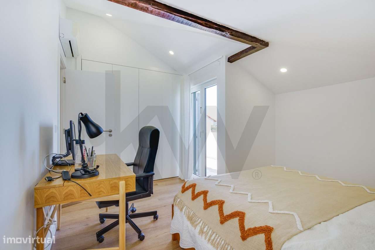 Fabulosa Moradia T4 com Piscina e Espaço Exterior-33