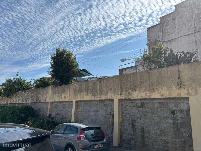 Oportunidade em Paranhos Dois prédios com lojas e cave - Grande imagem: 4/12