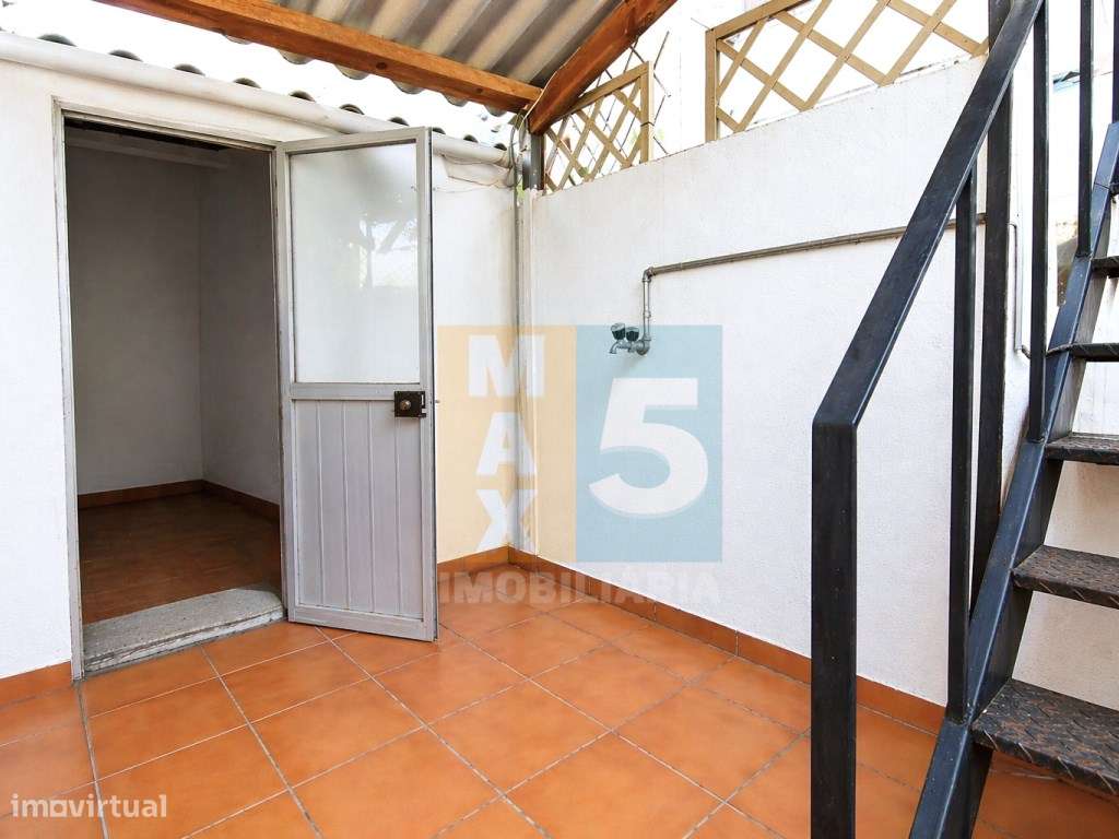 T2+1 com logradouro a 5 min a pé da Universidade Nova - Lisboa-30