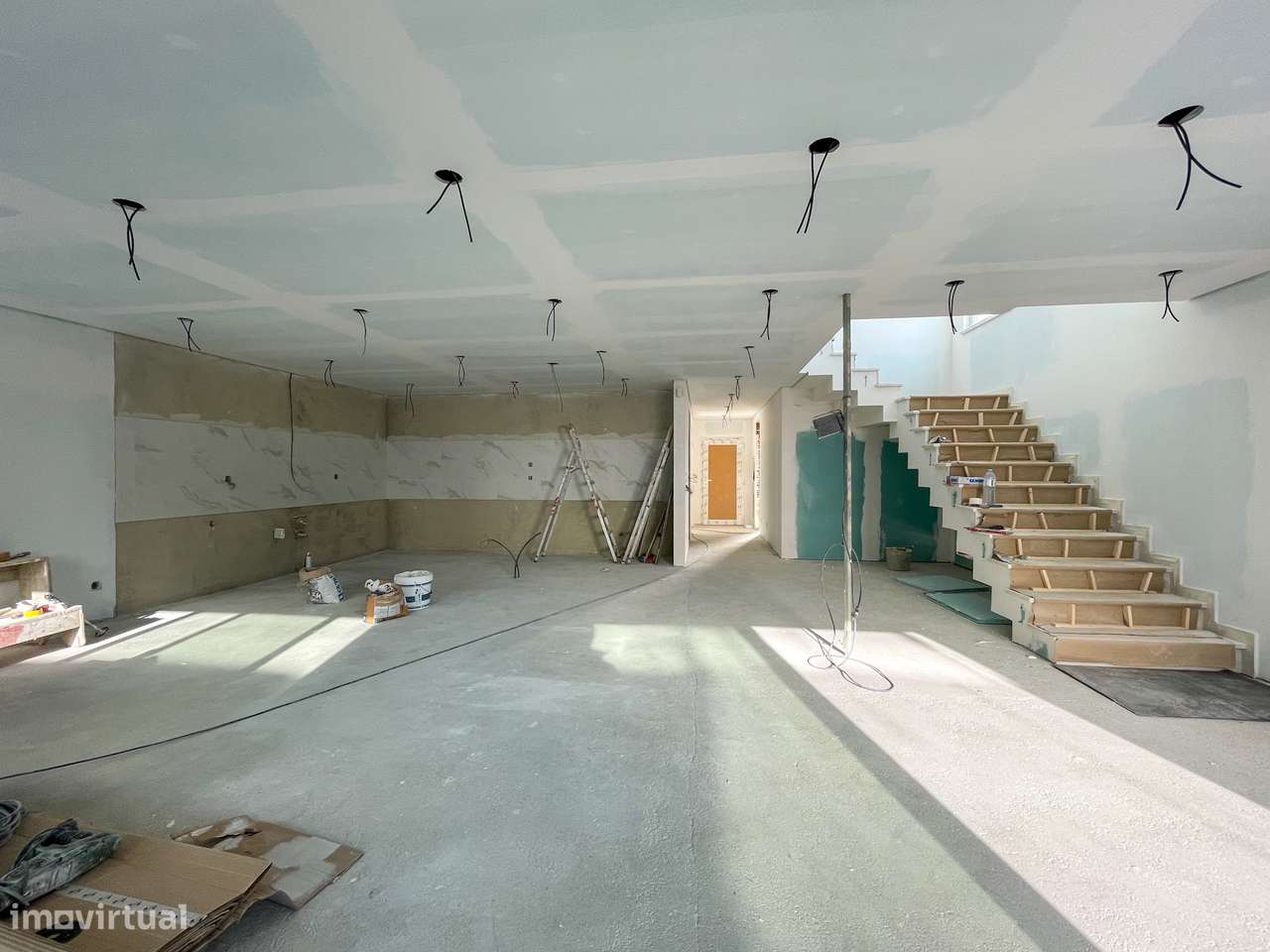 Moradia T4 com Piscina - Santa Iria de Azoia (Bairro da Salvação)-3