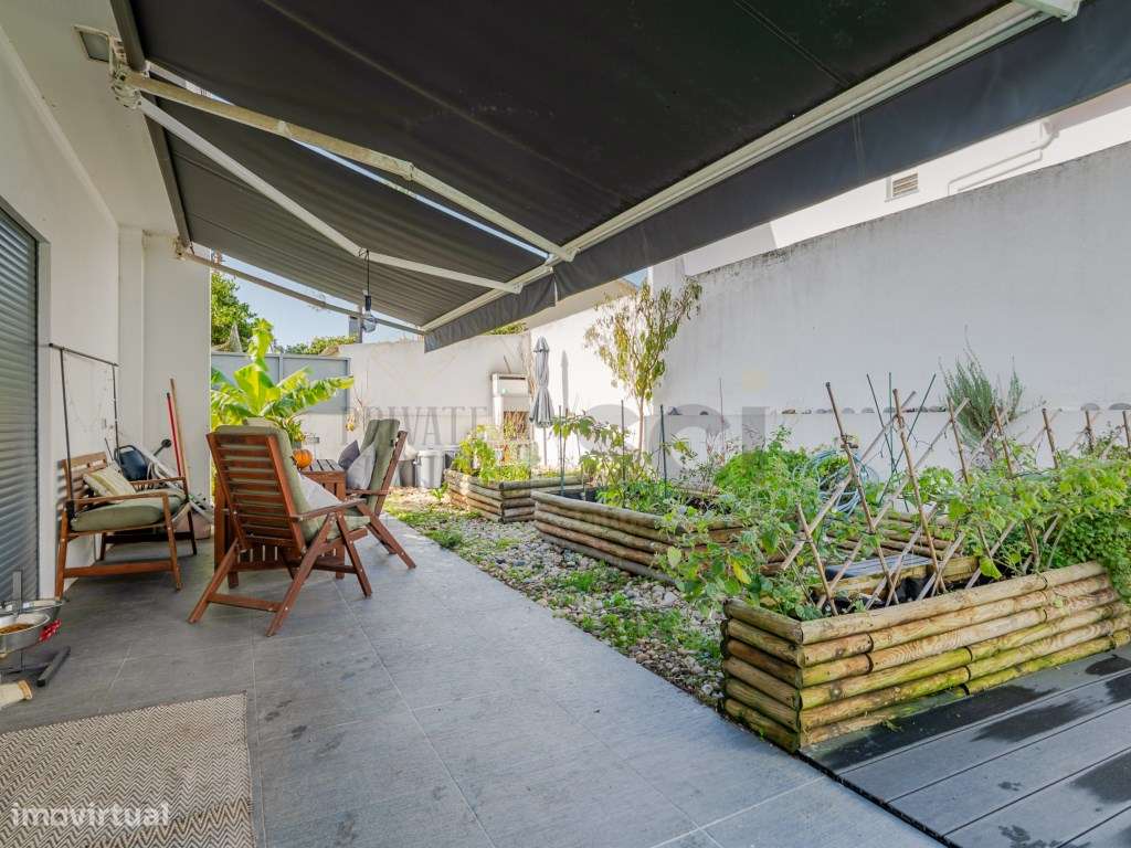 Moradia T4 na Aroeira, contemporânea com piscina e cave-44