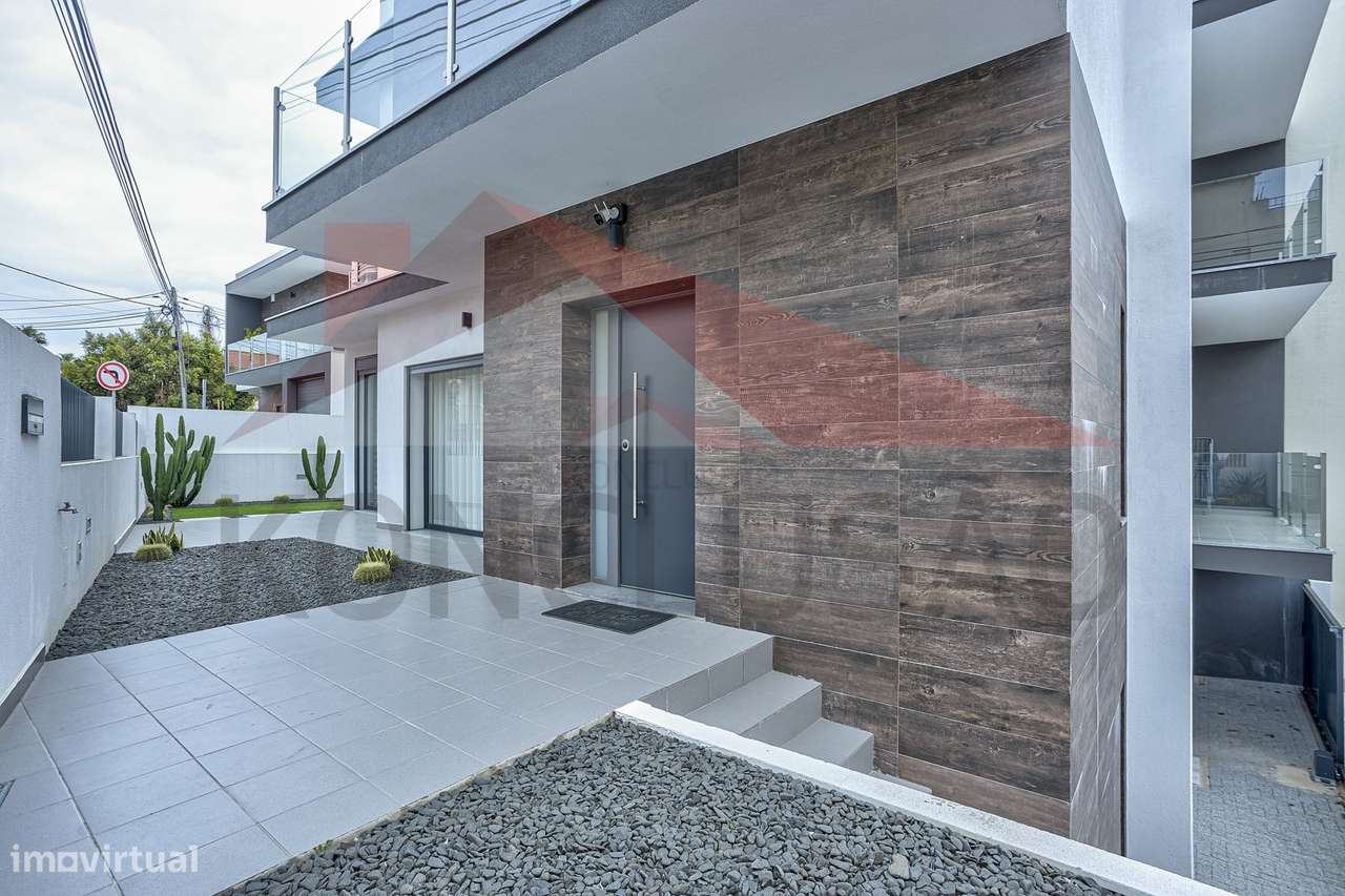 Moradia T4 de arquitetura moderna, estado de nova.-13