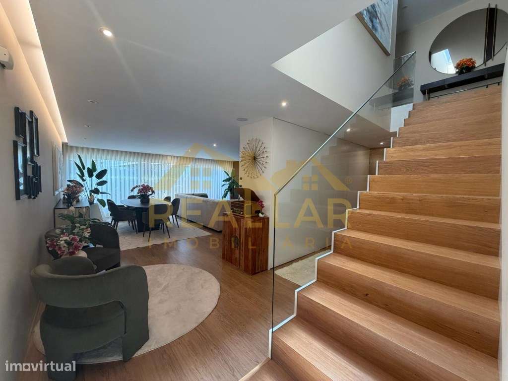 Exclusiva Moradia T4 Semi-Nova com Vista Rio - Condomínio Privado Q...-13