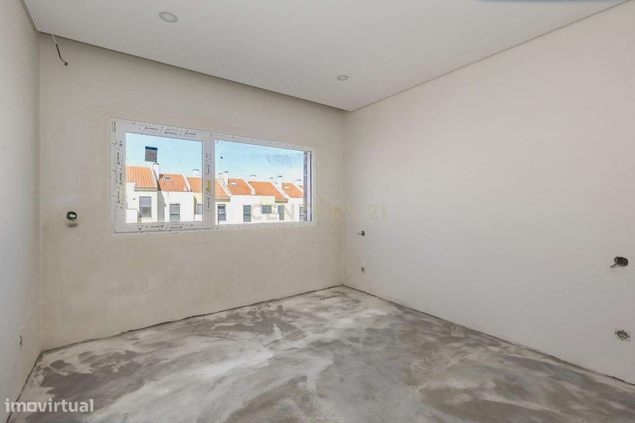 Moradia T4 com piscina em Caneças-24