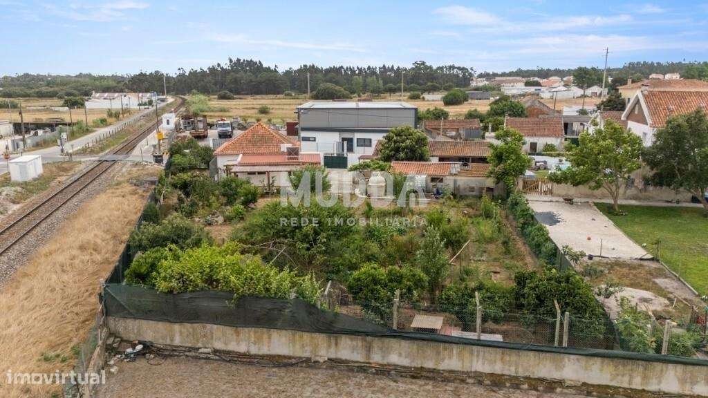 Moradia térrea T3 com anexos e terreno no Campo/Caldas da Rainha-32