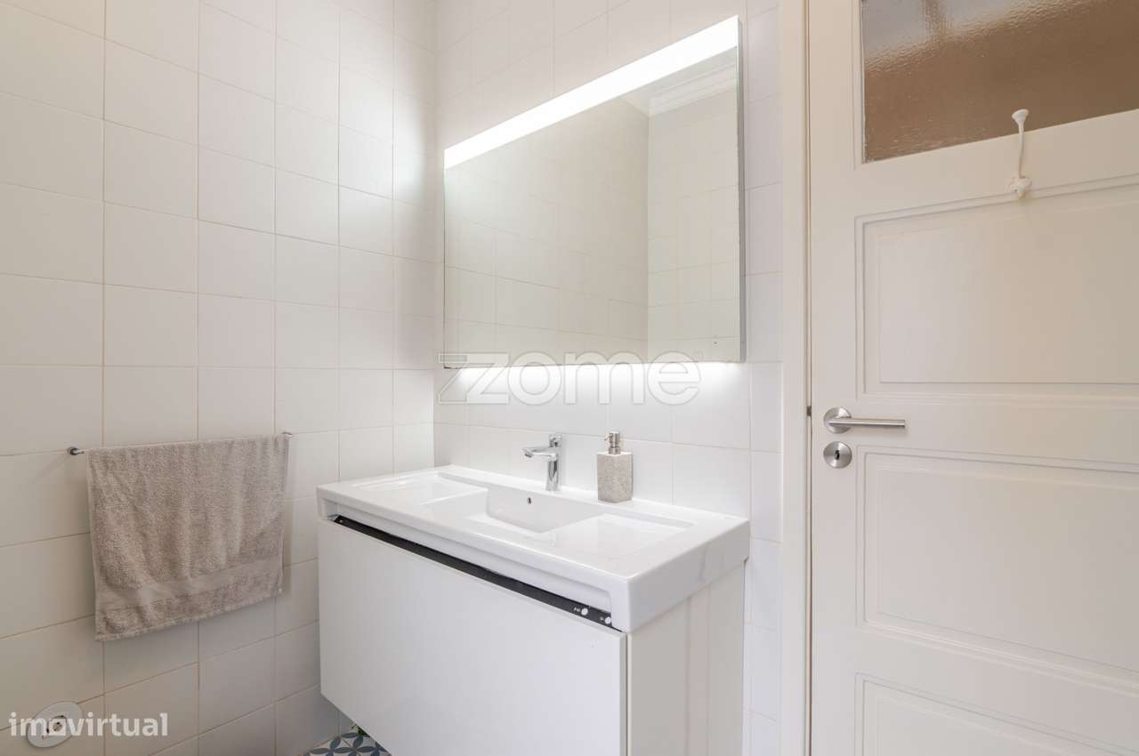 Moradia T3 renovada com jardim nas Antas-26