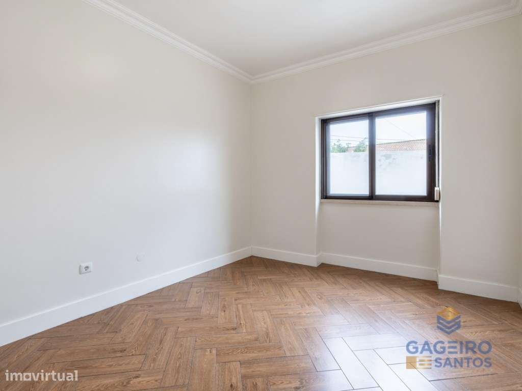 Moradia T2 com Jardim e Churrasqueira a 5 Minutos da Praia-34