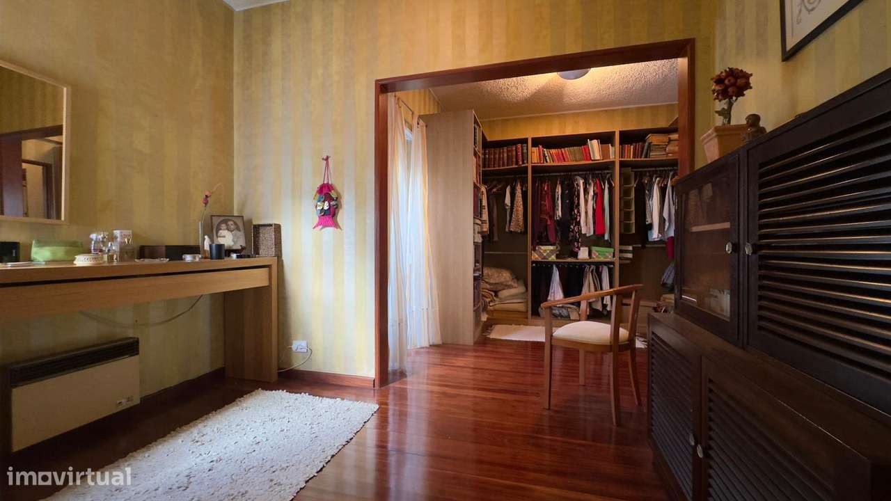 Moradia T6 - 220m2 - 3 pisos - 2 garagens - Barro - Pinheiro de Loures-26