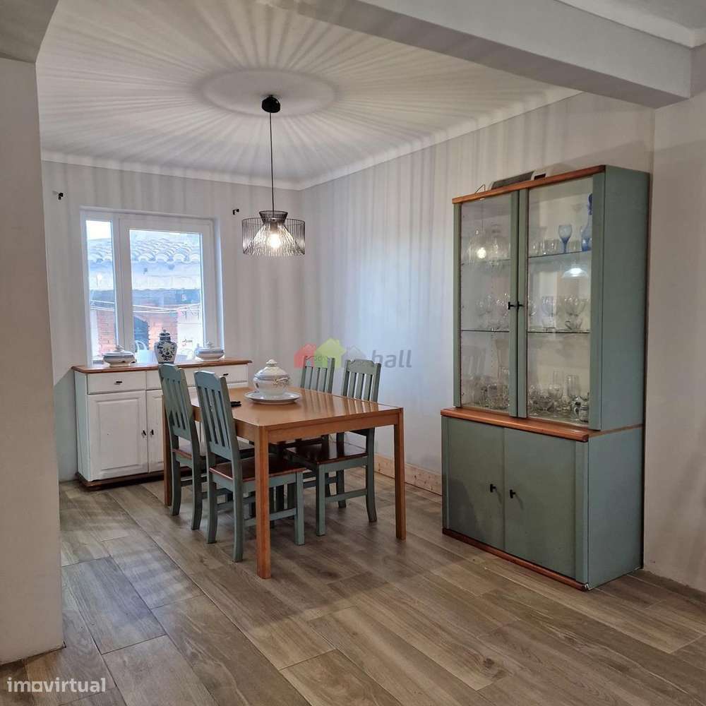 Moradia T3 renovada em zona tranquila de Azeitão - Grande imagem: 2/60