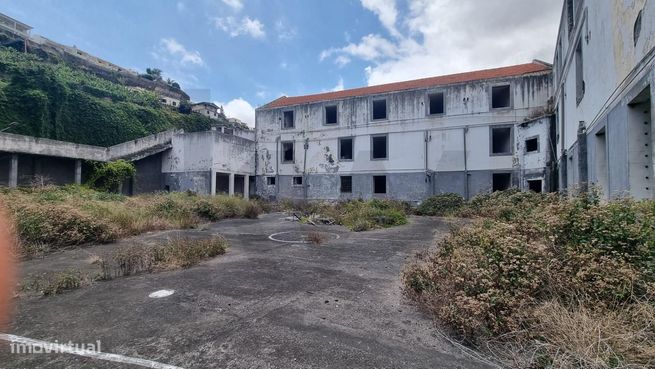 Prédio de grande volumetria no Funchal-9