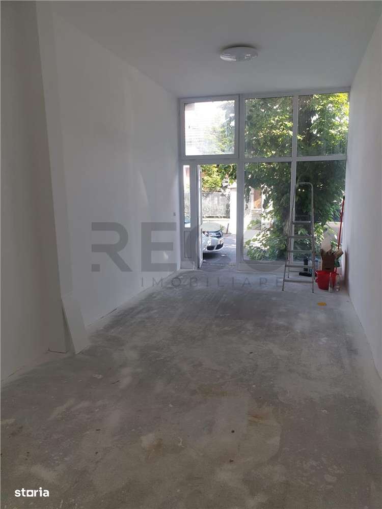 Spatiu comercial la vanzare in Rogerius zona Lacul Rosu - Imagine principală: 3/11