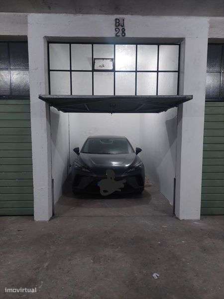 Garagem Box- 200m da Av. Da República - Grande imagem: 4/8
