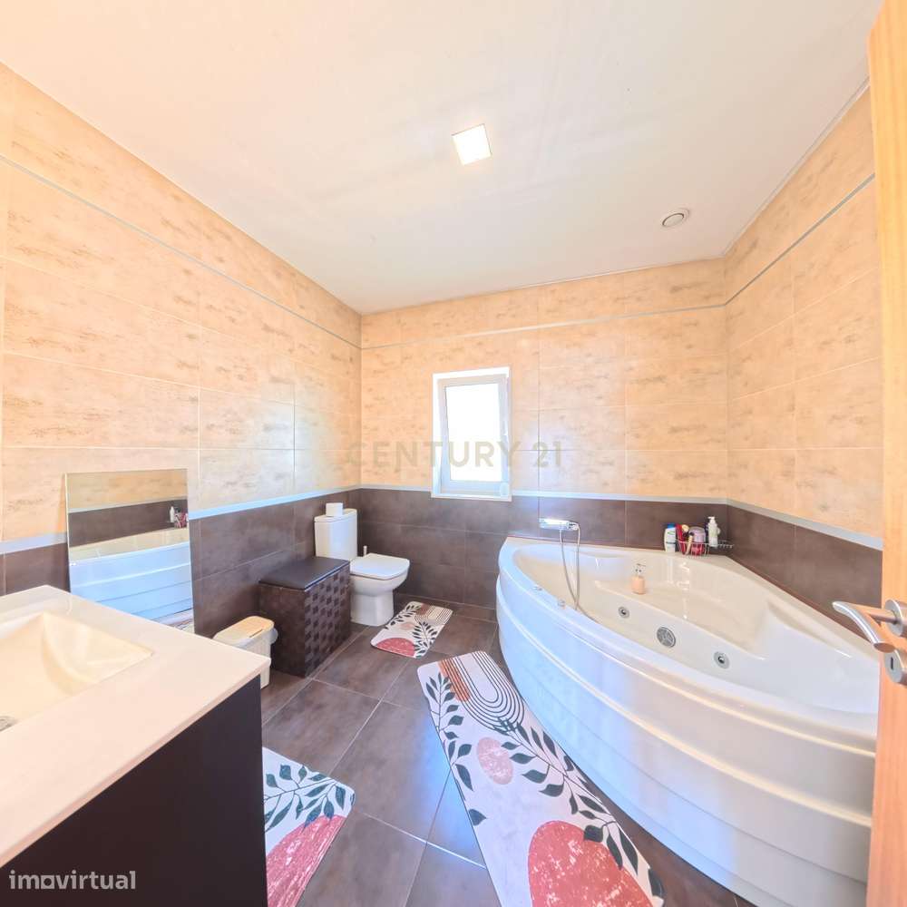 Moradia T4 em Esposende com Jardim e Garagem-18