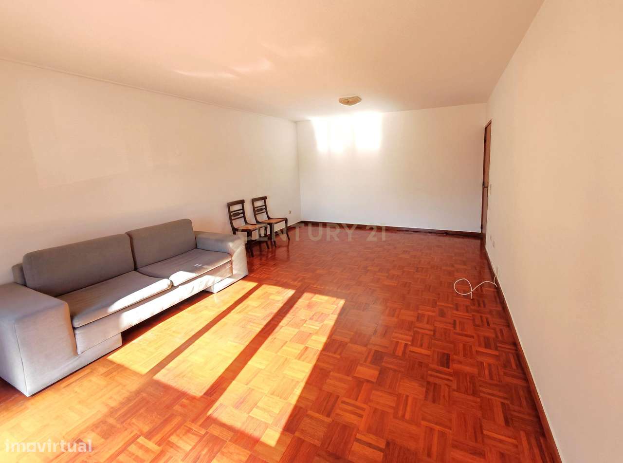 Imóvel T2 com sala de 30m2 muito soalheiro em Telheiras - Grande imagem: 5/16