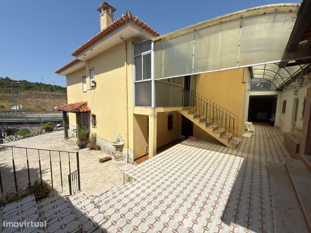 Moradia Isolada M3  com terreno e  garagem em zona dos Carvalhais - Grande imagem: 3/15