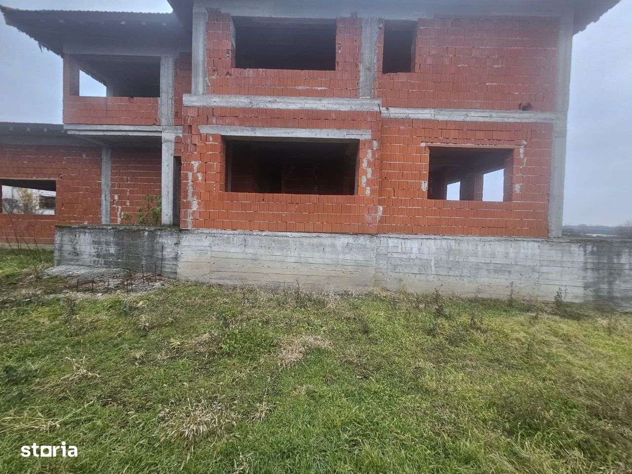 De vânzare – Casă în roșu, situată central în Roșiori - Imagine principală: 4/12