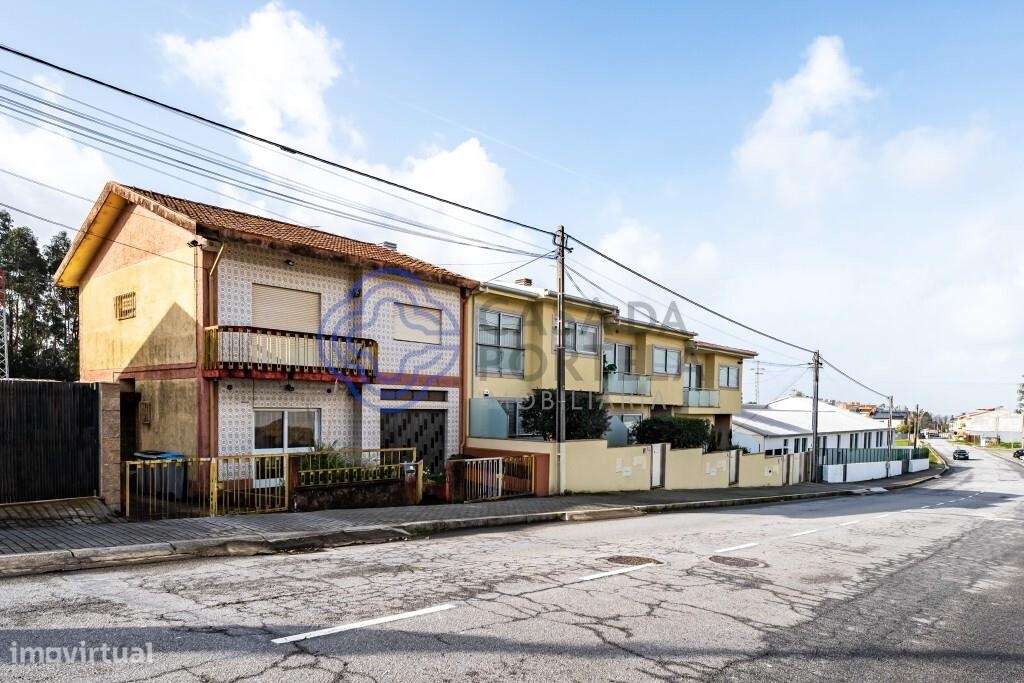 Moradia T4 e três frentes, para venda em Ermesinde - Grande imagem: 2/28