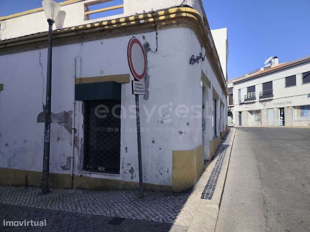 Loja comercial para Recuperar localizada no Centro da vila de Aljus... - Grande imagem: 3/12