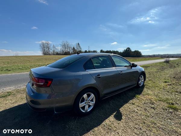 Volkswagen Jetta 1.4 TSI BMT Highline DSG - 4