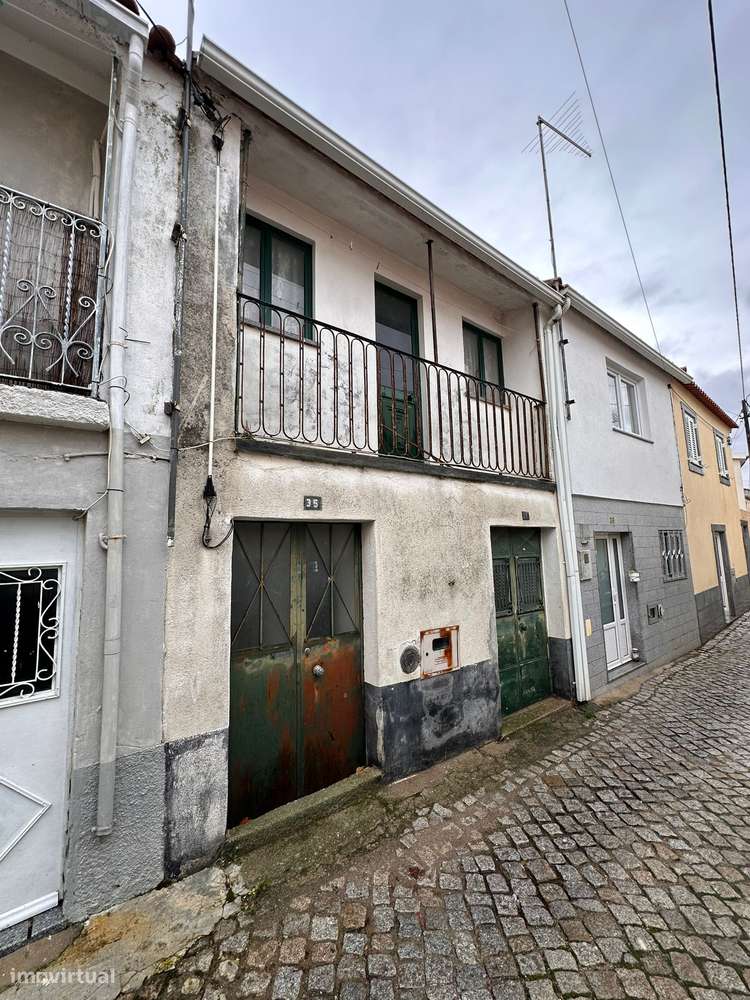 Moradia de 2 Pisos em Vila Nova de Foz Côa (Santo Amaro)-9