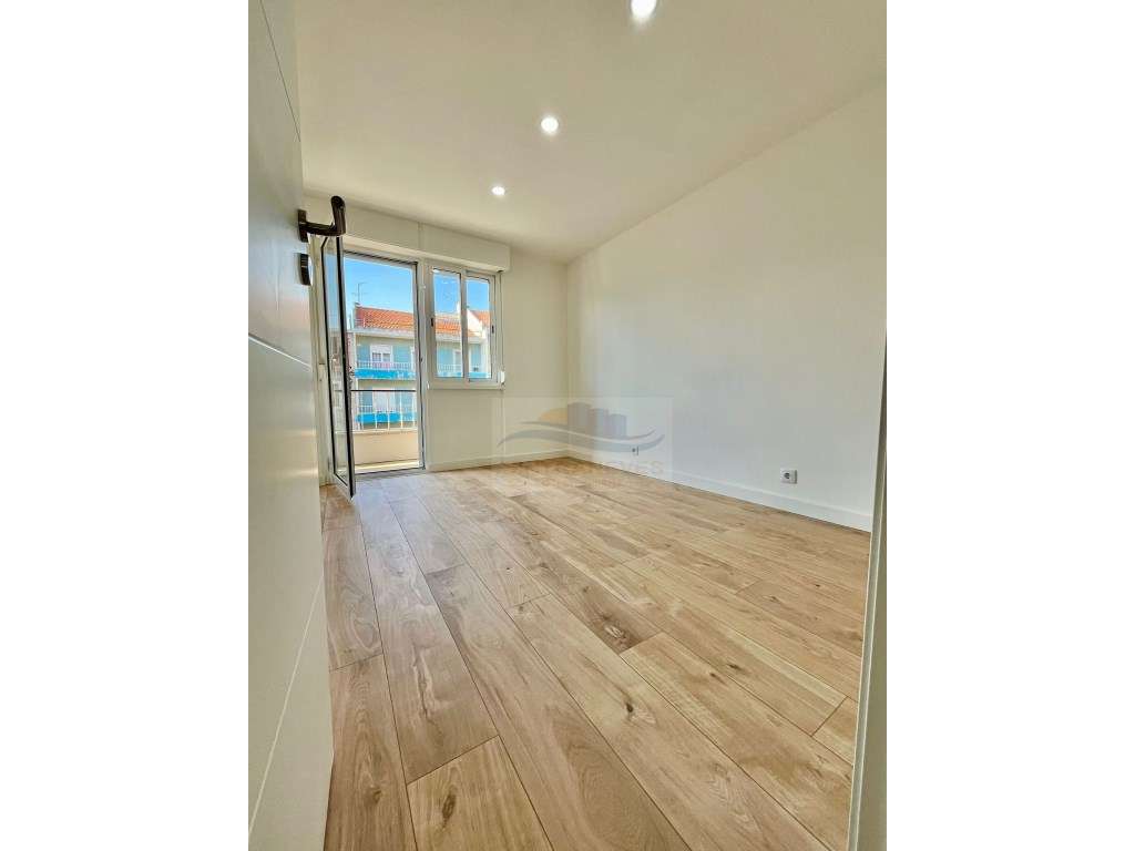 T2 Moderno com excelentes acabamentos totalmente remodelado com var... - Grande imagem: 4/8