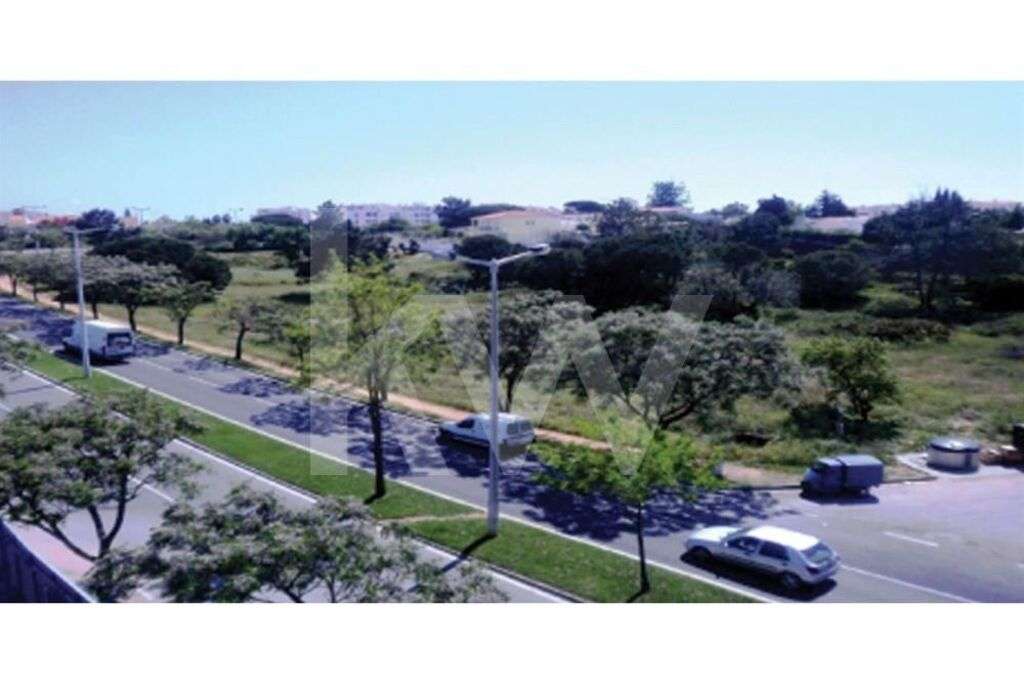 Lote de terreno em Quarteira (junto ao Continente) - Grande imagem: 2/5