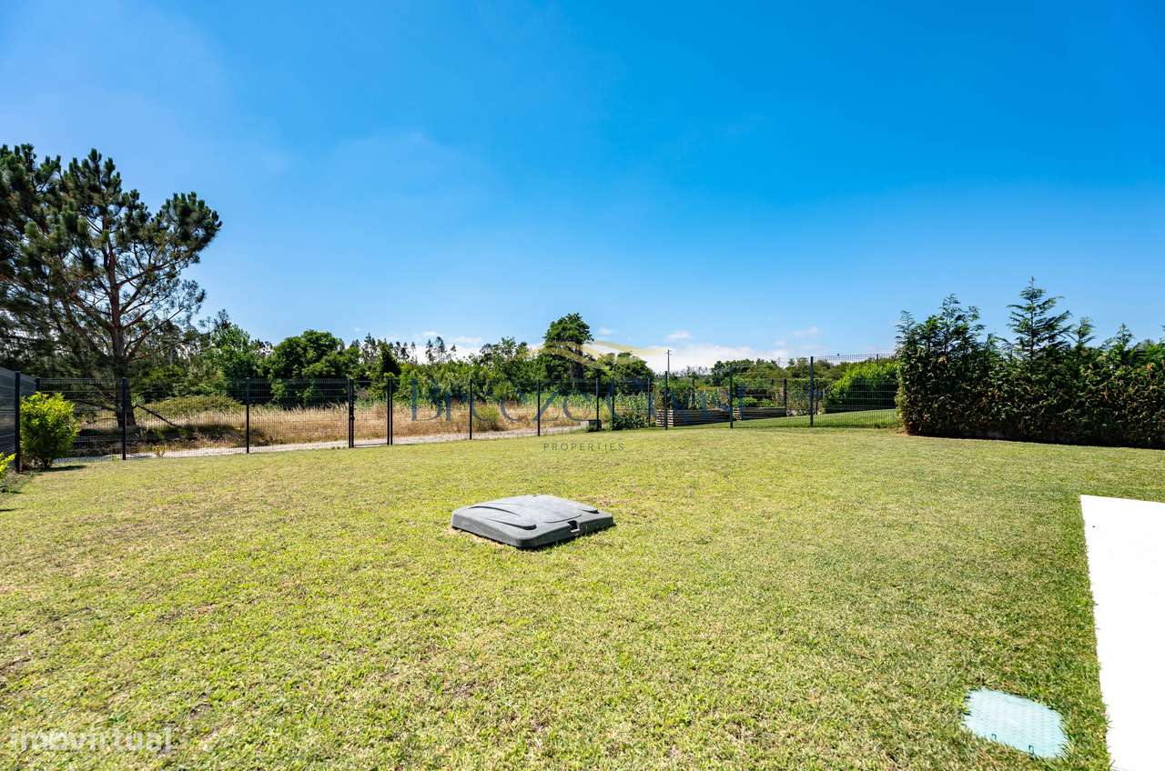 Moradia T4 Contemporânea com Piscina e Vista Desafogada-10