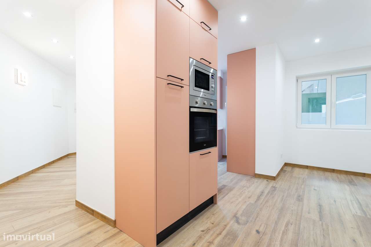 Apartamento T2 Remodelado na Prestigiada Infante Santo: Charme, Modern - Grande imagem: 3/33