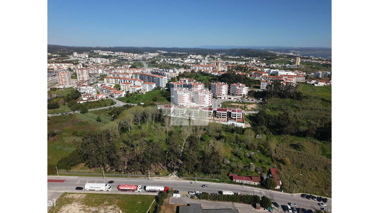 Moradia T4 Nova e Completa-48