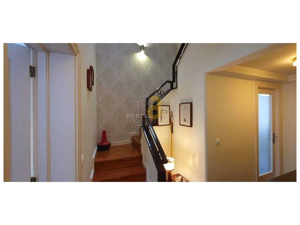 Moradia Bi-Familiar T4 + T2 com espaços exteriores | Viso, Porto-3