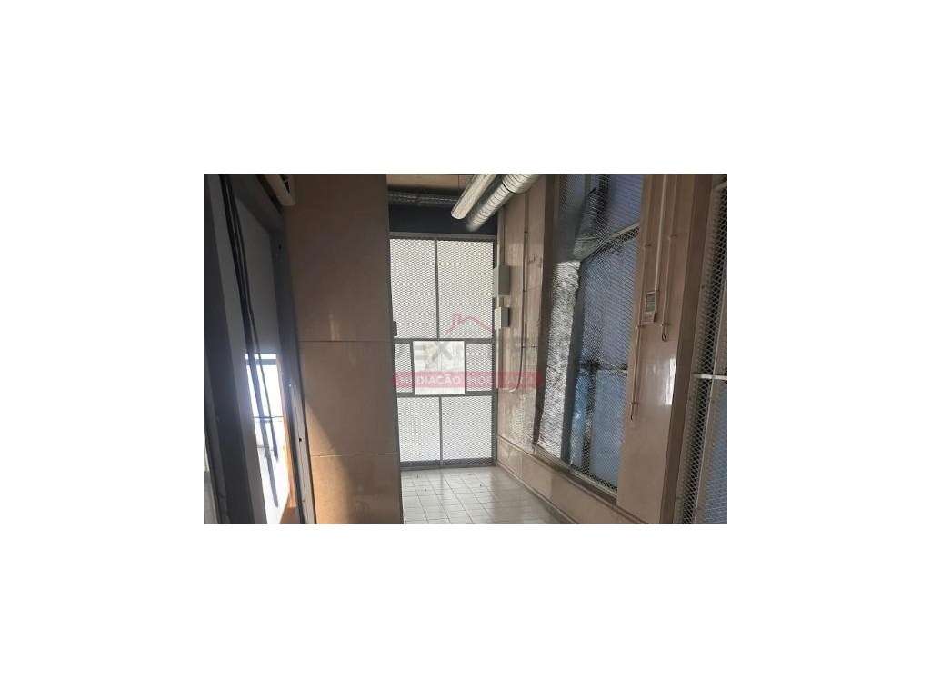 Ampla Loja com cave - Vila Nova de Poiares-19