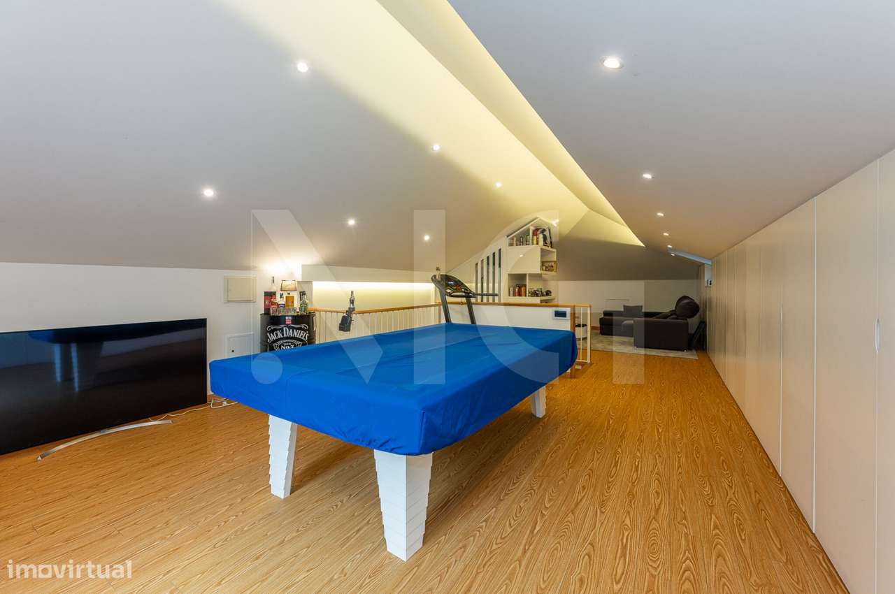 Moradia T3 com pátio, anexos e garagem em Paranhos - Porto-39