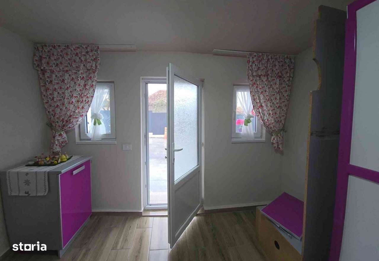 Casa de vanzare in sat Rogoz-9