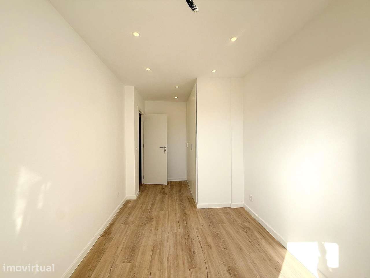 T2 em Santa Iria da Azóia c/ vista rio e arrecadação!-14