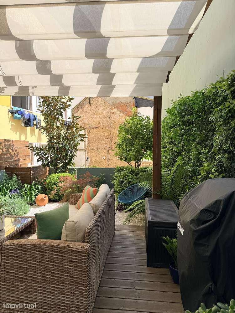 T2 com 2 casas de banho e jardim privativo na Graça-46