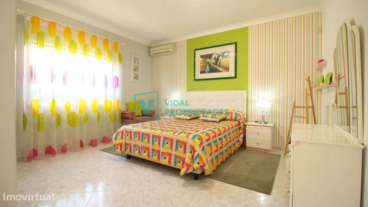 Moradia T7 com piscina e garagem em Loulé-46