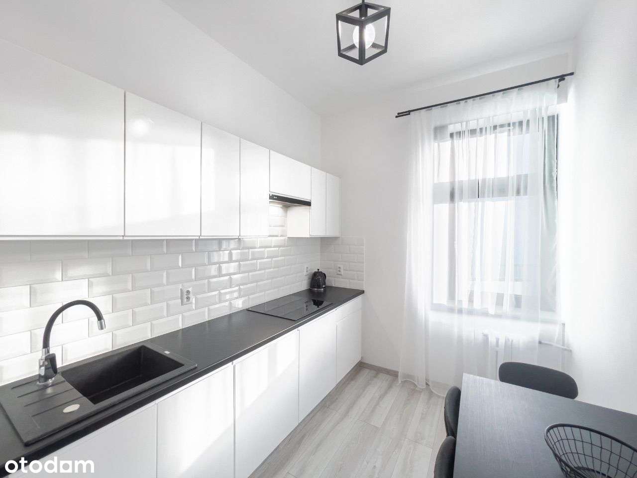 Przestronny Apartament z 2 Sypialniami i Balkonem-11