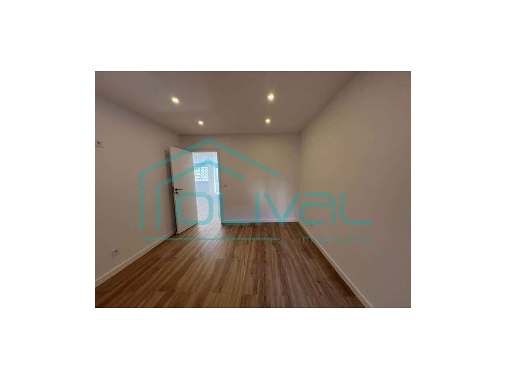 Apartamento T2 à venda na Rua 25 de Abril-5