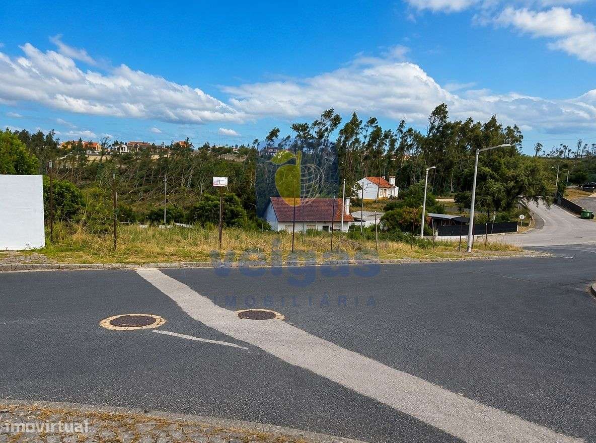 Lote com 620 m² para moradia de 2 pisos e cave com 425m² em Pousos, Le-6