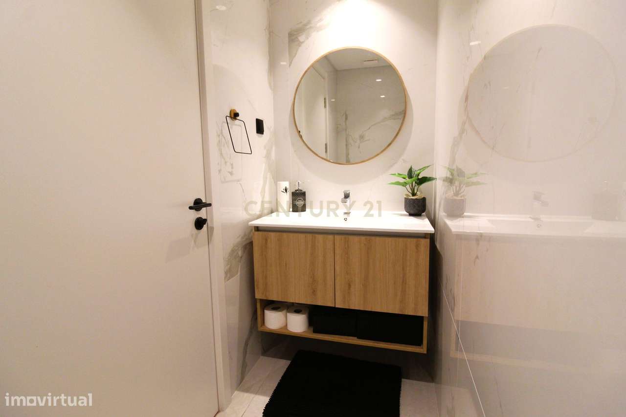 Apartamento T2 Exclusivo com Vista Mar e Localização Privilegiada-9