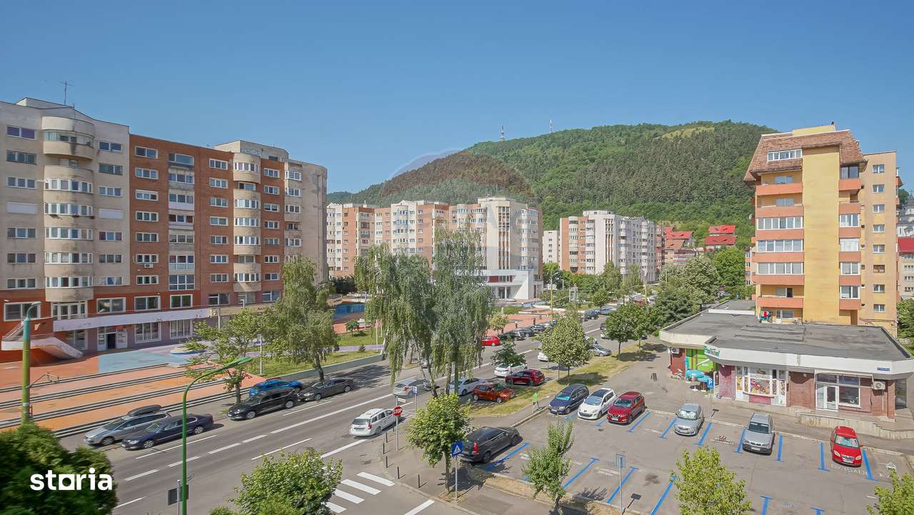 De vanzare 4 camere Racadau-zona Parcul Trandafirilor-0