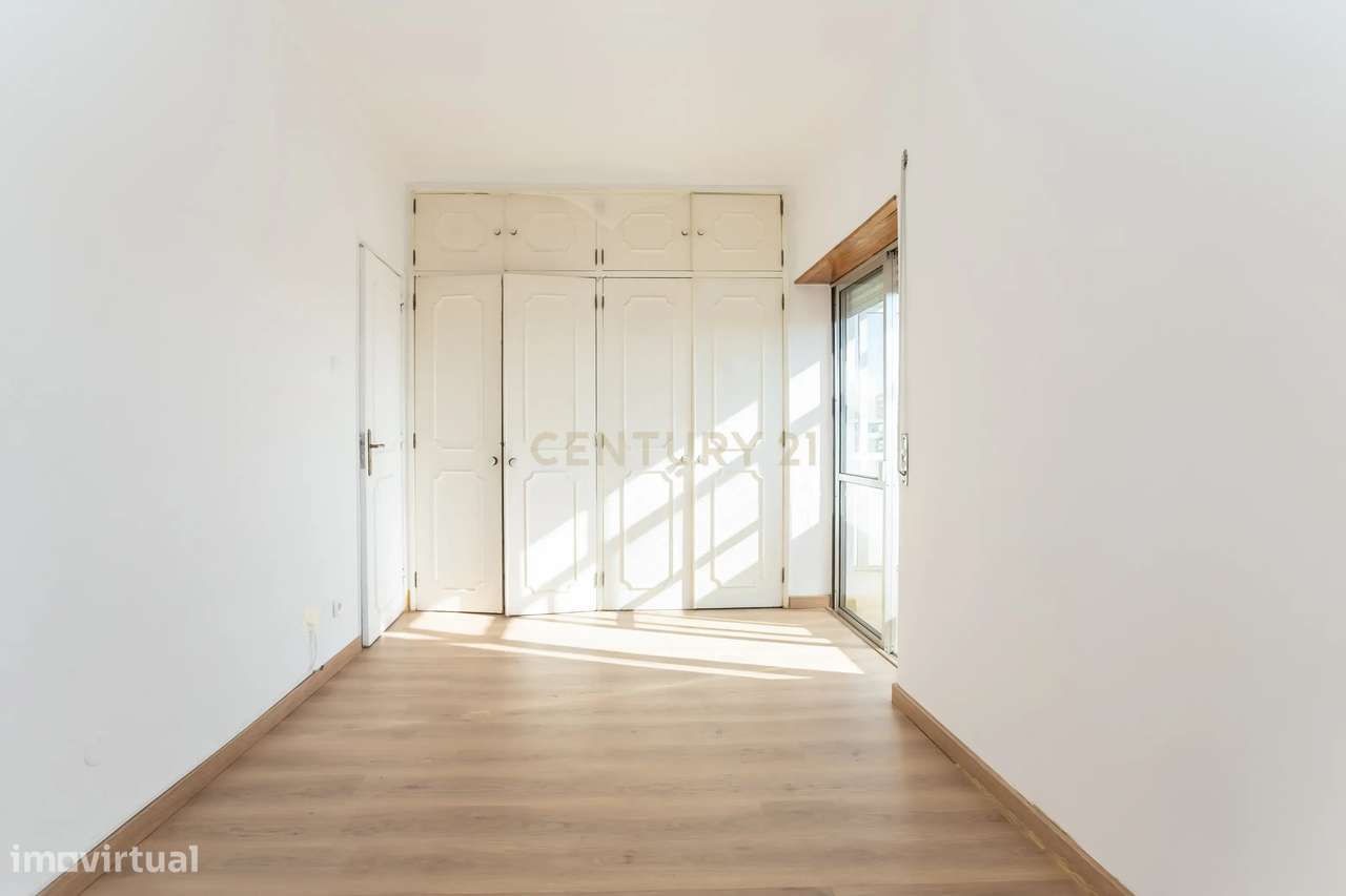Apartamento T3 em Almada com Excelente Localização-36