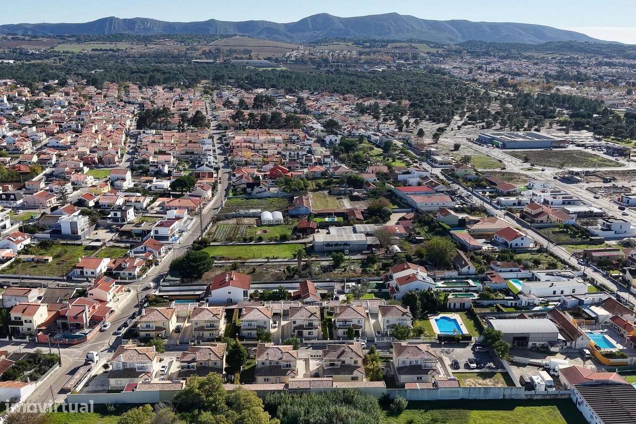 Moradia de Sonho em Condomínio Fechado – Azeitão – O Seu Refúgio de Fa - Grande imagem: 3/60