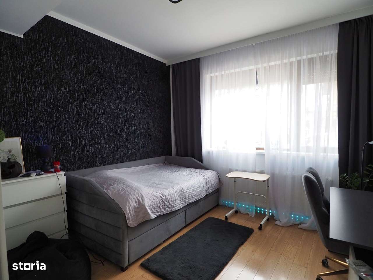 Vanzare 2 camere partial mobilat-1 mai-Victoriei-9