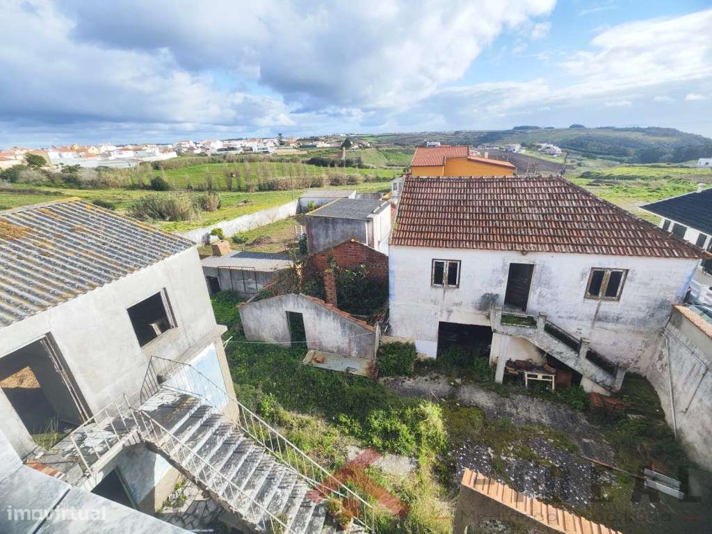 Conjunto de Moradias e Anexos com Vista de Mar-9